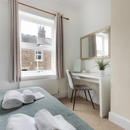 Ebor Place - Victorian - Free Parking - Ferienhaus *