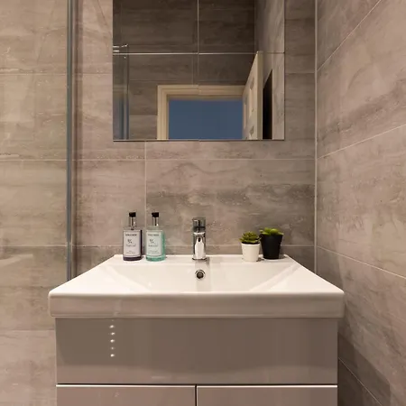 Ebor Place - Victorian - Free Parking -