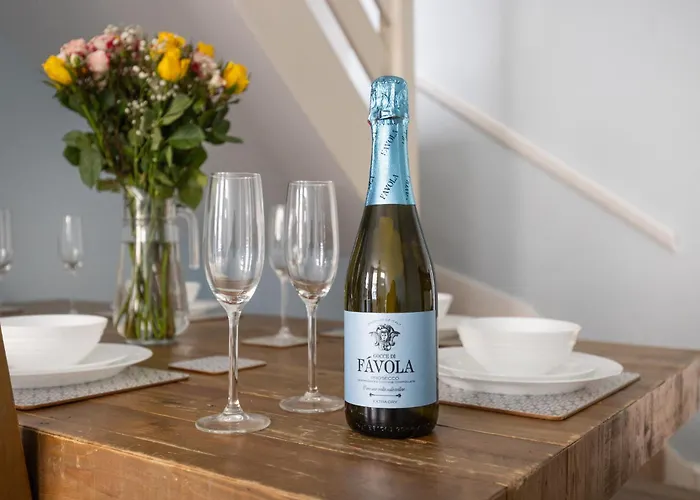 Ebor Place - Victorian - Free Parking - בית נופש