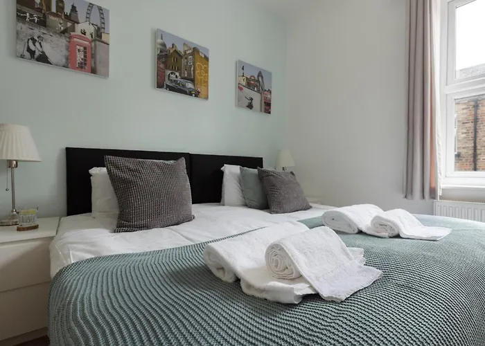 Ebor Place - Victorian - Free Parking - בית נופש