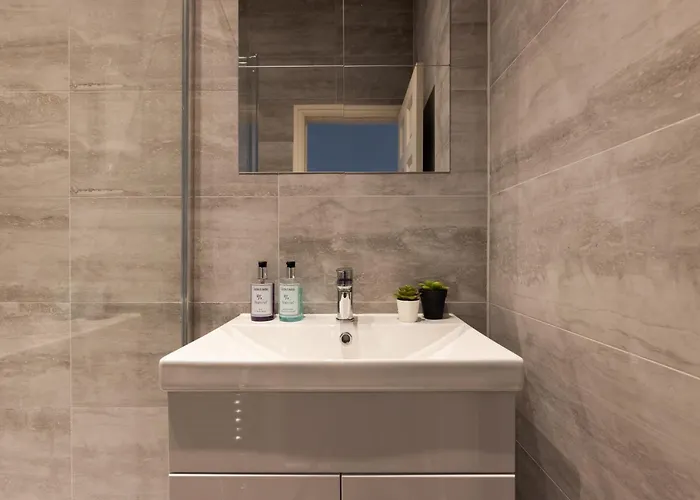 Ebor Place - Victorian - Free Parking -