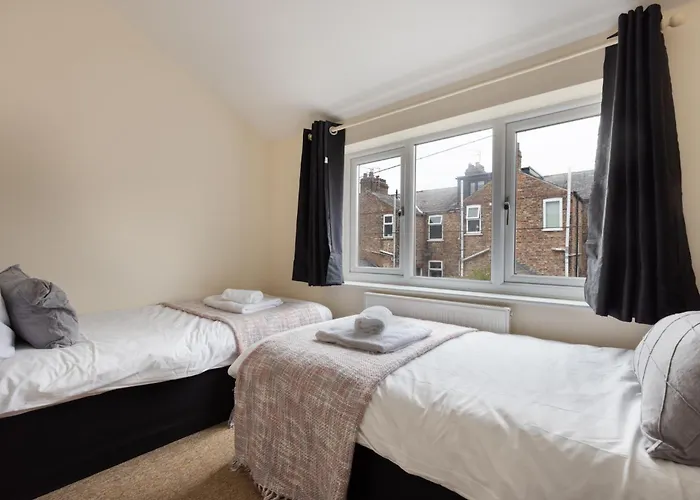 Ebor Place - Victorian - Free Parking - בית נופש