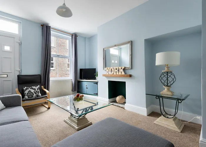 Ebor Place - Victorian - Free Parking - בית נופש *